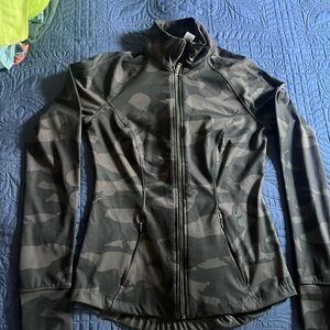 Women’s Small Black Camo 90 Degrees zip up jacket